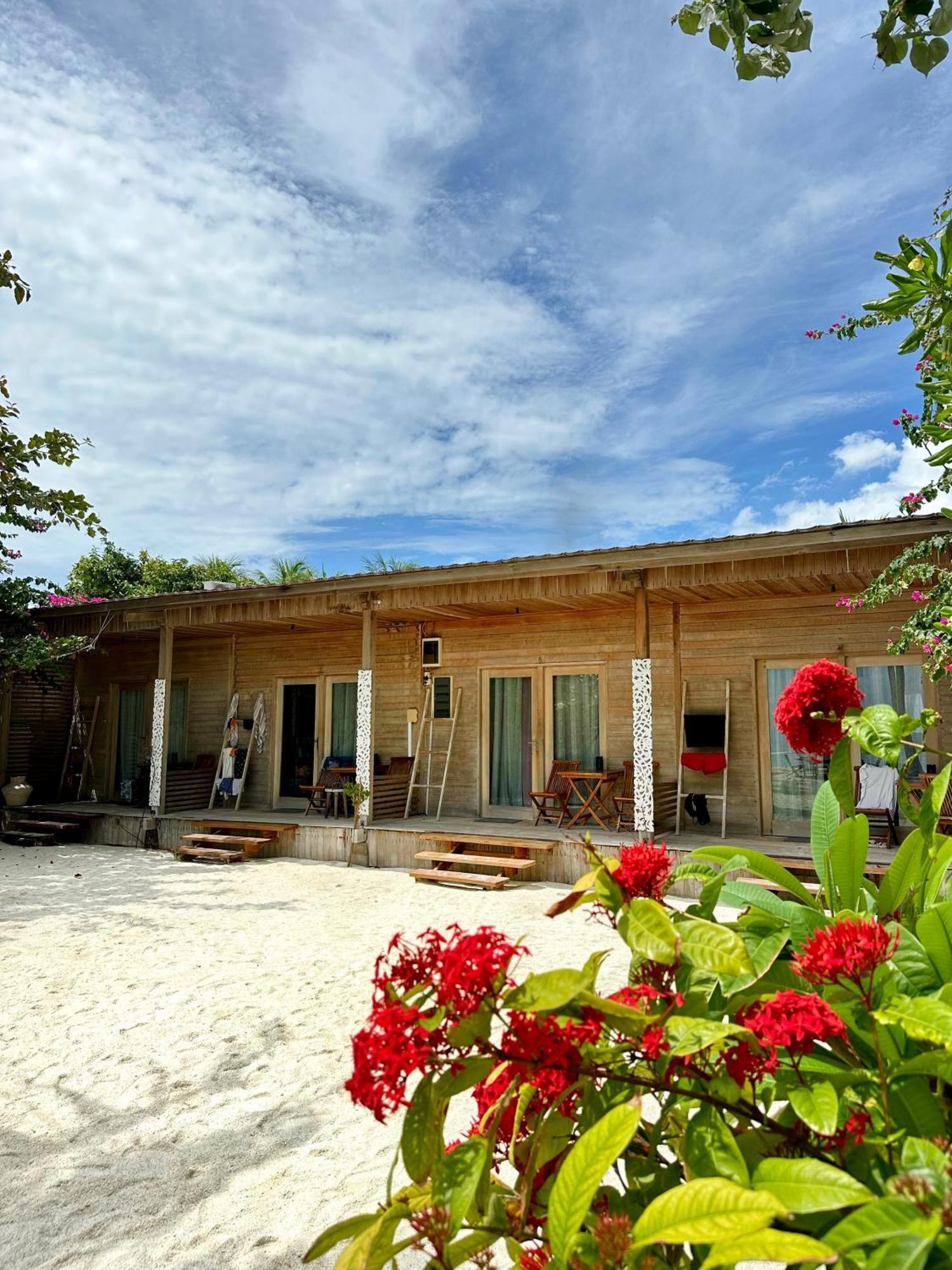 Met House * Thulusdhoo